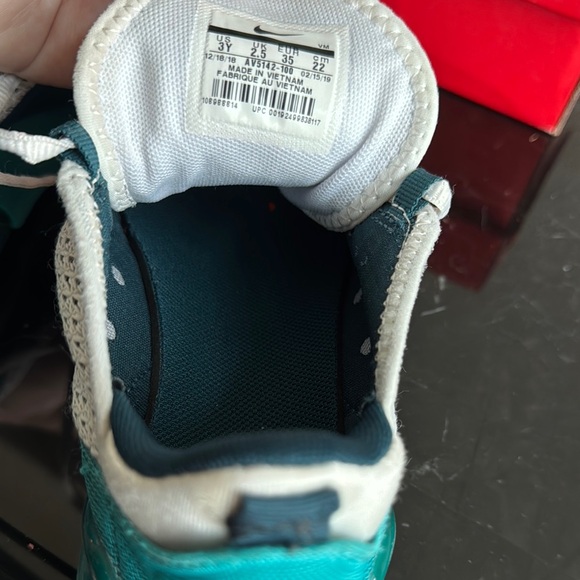 Used - Nike Air Max 270 GS Teal and White Sneakers - size 3Y - Picture 12 of 12